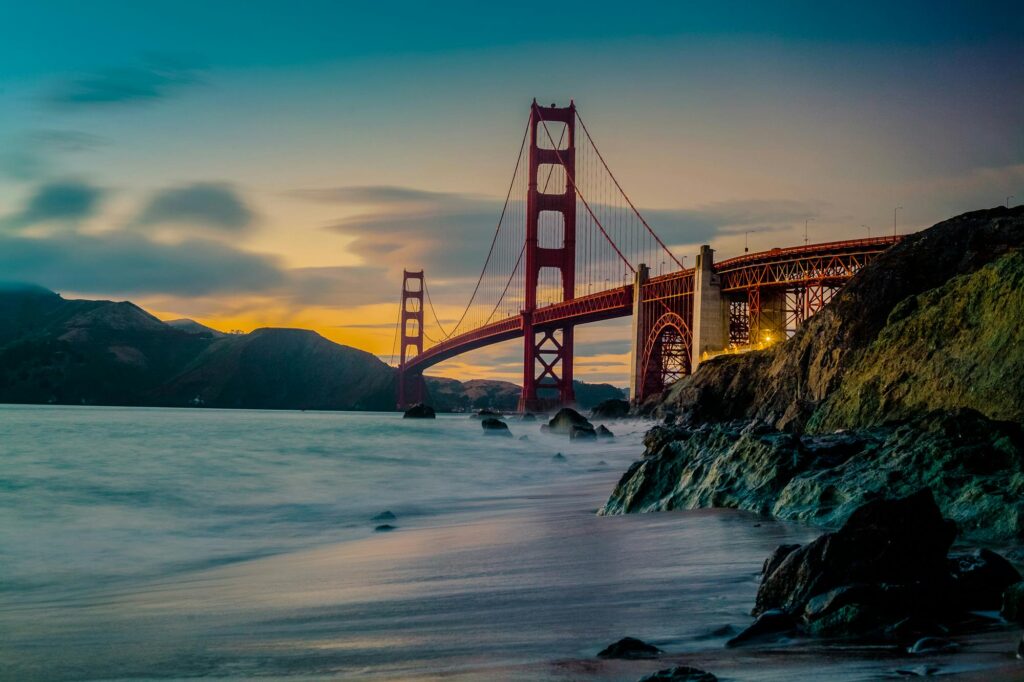Cầu cổng vàng là một trong những địa điểm du lịch ở san francisco​