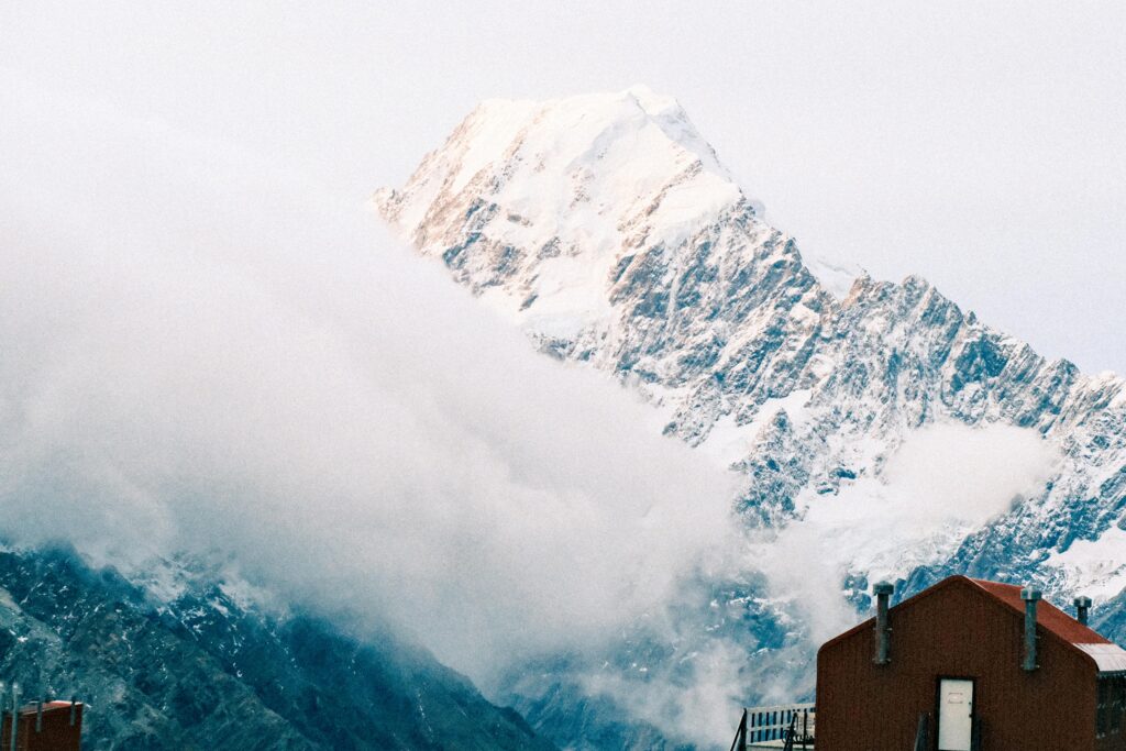 ĐỈnh Aoraki Mount Cook mùa đông - điểm đến thu hút khách du lịch ở New Zealand
