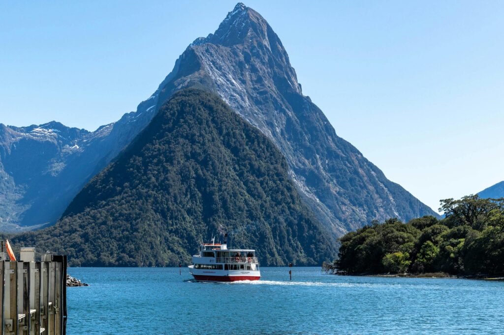 Milford Sound cruise - du lịch Nam Đảo New Zealand